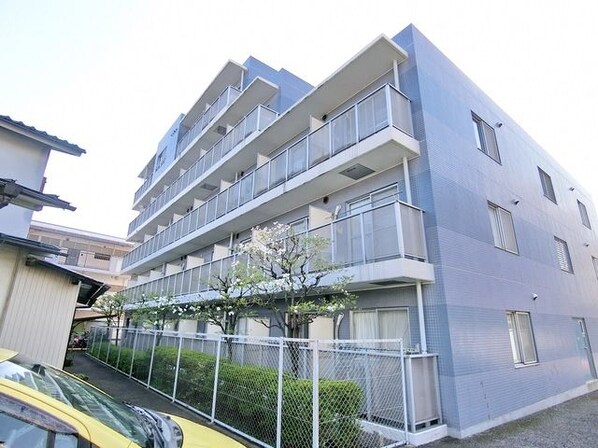 白樺マンションの物件外観写真